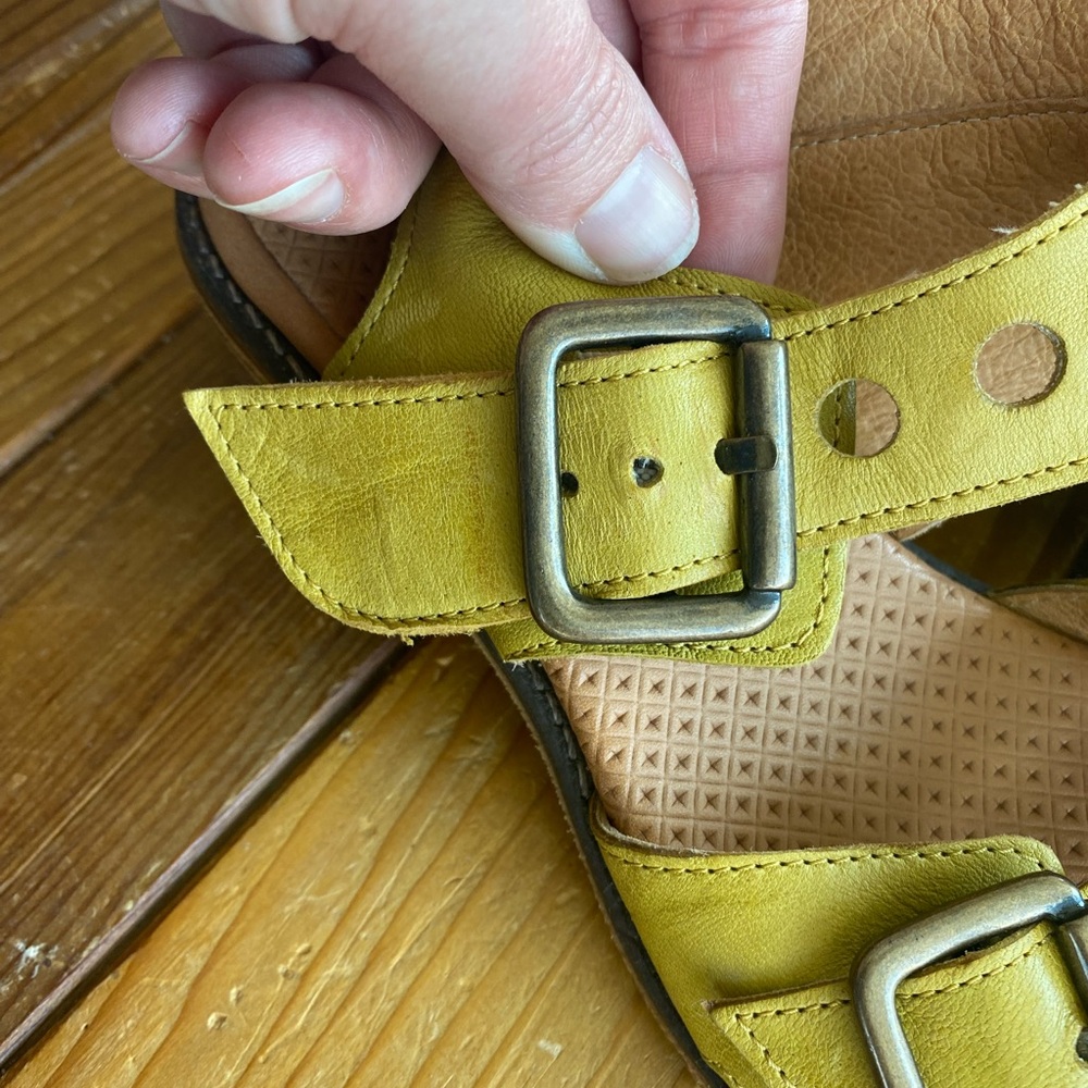 Leather boho Yellow Sandals - Picture 7 of 9